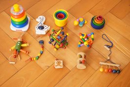 Babyspielzeug grosses Set Stapelbecher, Stapelringe,Rasseln