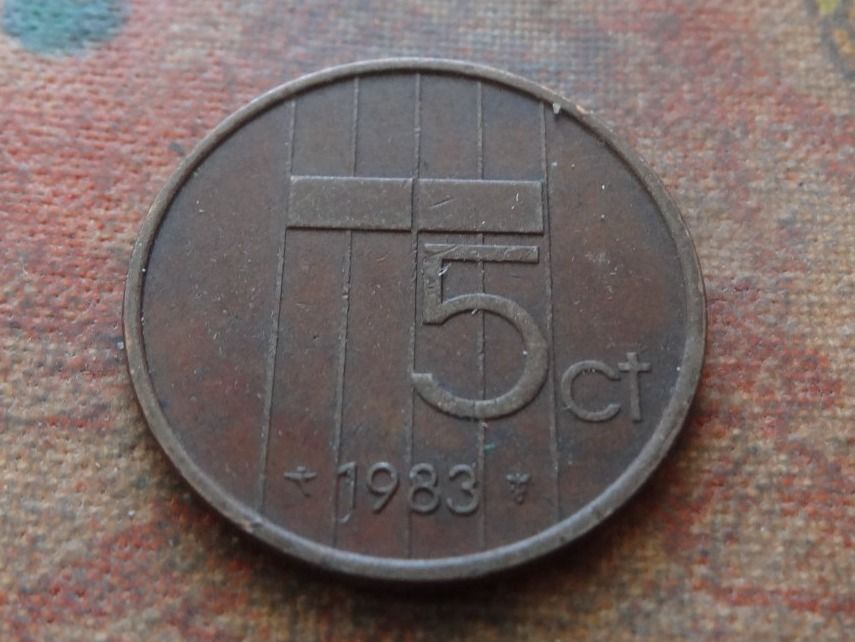 Tutti le monete: PAYS-BAS  Nederland  5  Cents  1983 – Usato da Romanel-sur-Lausanne venduto da Swift13