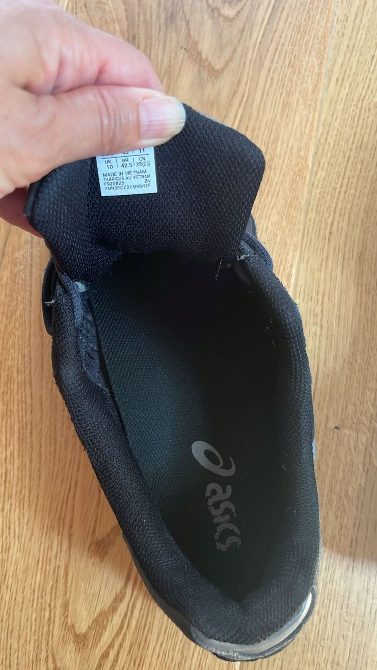 Asics Chaussures hommes: Asics Gel-NYC Graphite Grey/Black Gr.45 – D'occasion à Neuhausen par Rue_Trouvaille 3
