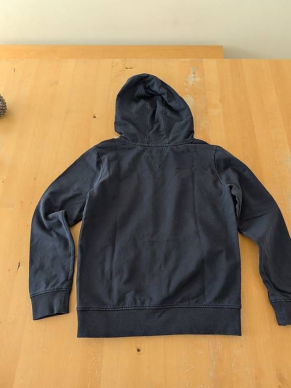 Tommy Hilfiger Maglioni & Felpe: Tommy Hilfiger Kapuzen Pullover Grösse 140 – Usato da Schinznach-Dorf venduto da StoepfiR 1