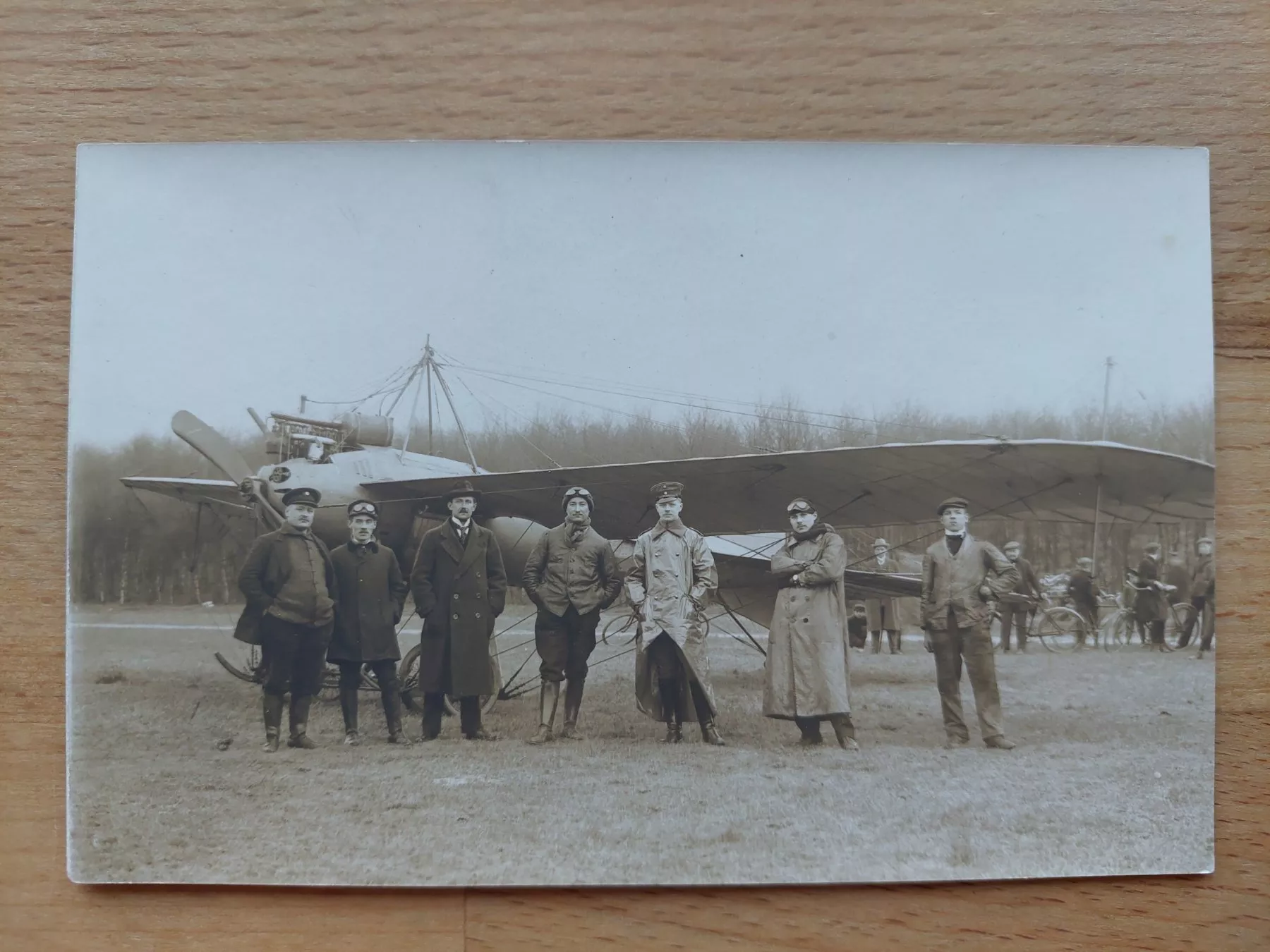 Cartoline postali: Echtfotokarte Flugzeug mit Piloten – Usato da Obfelden venduto da Foto_Bild_Kunst_Buch
