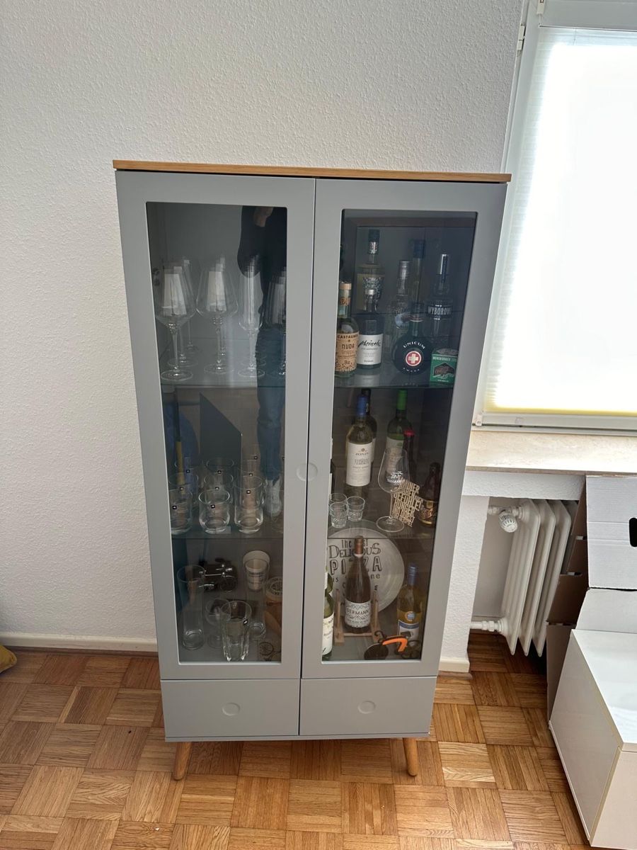Vitrinen: Graue Vitrine – Neu (gemäss Beschreibung) aus Füllinsdorf von azulsaphiro