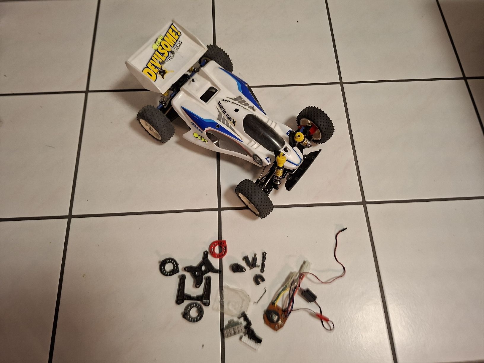 Tamiya Modellismo RC: Tamiya Manta Ray 4WD Buggy – Usato da Schattdorf venduto da mamo1952