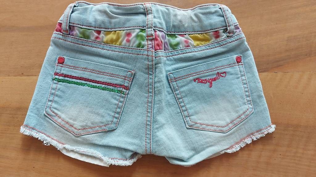 Pantaloni: Desigual Shorts Gr. 104 / 4 jährig – Usato da Rotkreuz venduto da MASI17 1