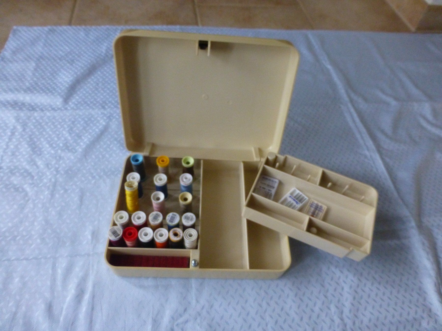 Macchine da cucire: Box von Bernina mit Zubehör – Usato da Würenlingen venduto da drago56