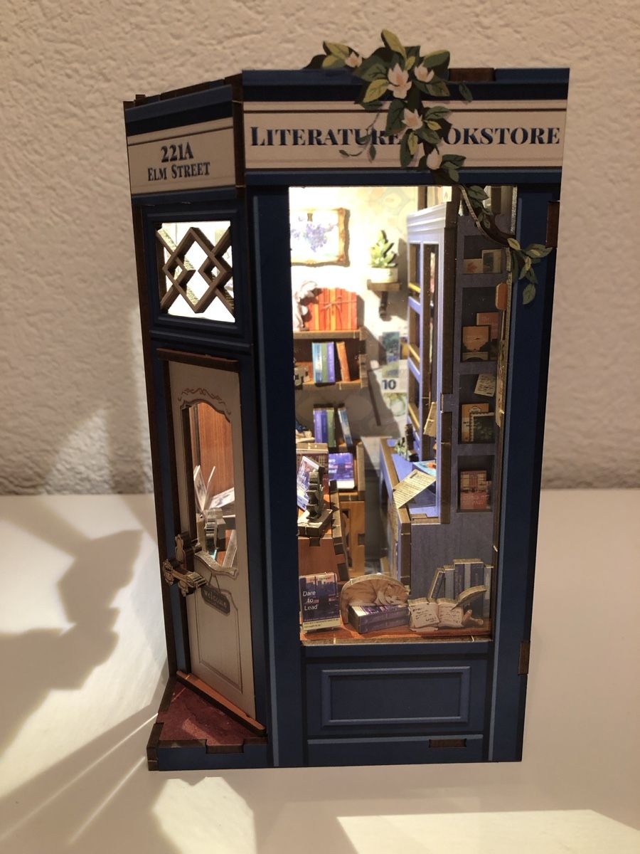 Tutte le decorazioni: Literature Bookstore - Book Nook – Usato da Zollikofen venduto da DelNero 1