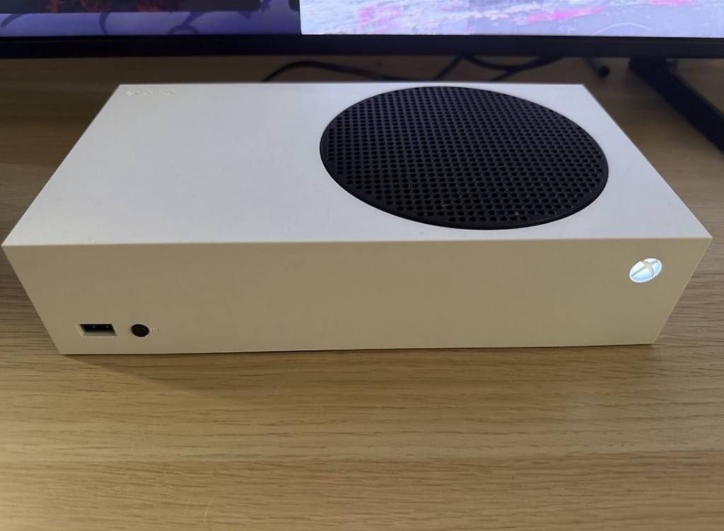 Konsolen: Xbox Series S Konsole in Weiss, – Gebraucht aus Rümlang von wma_7dd9 1
