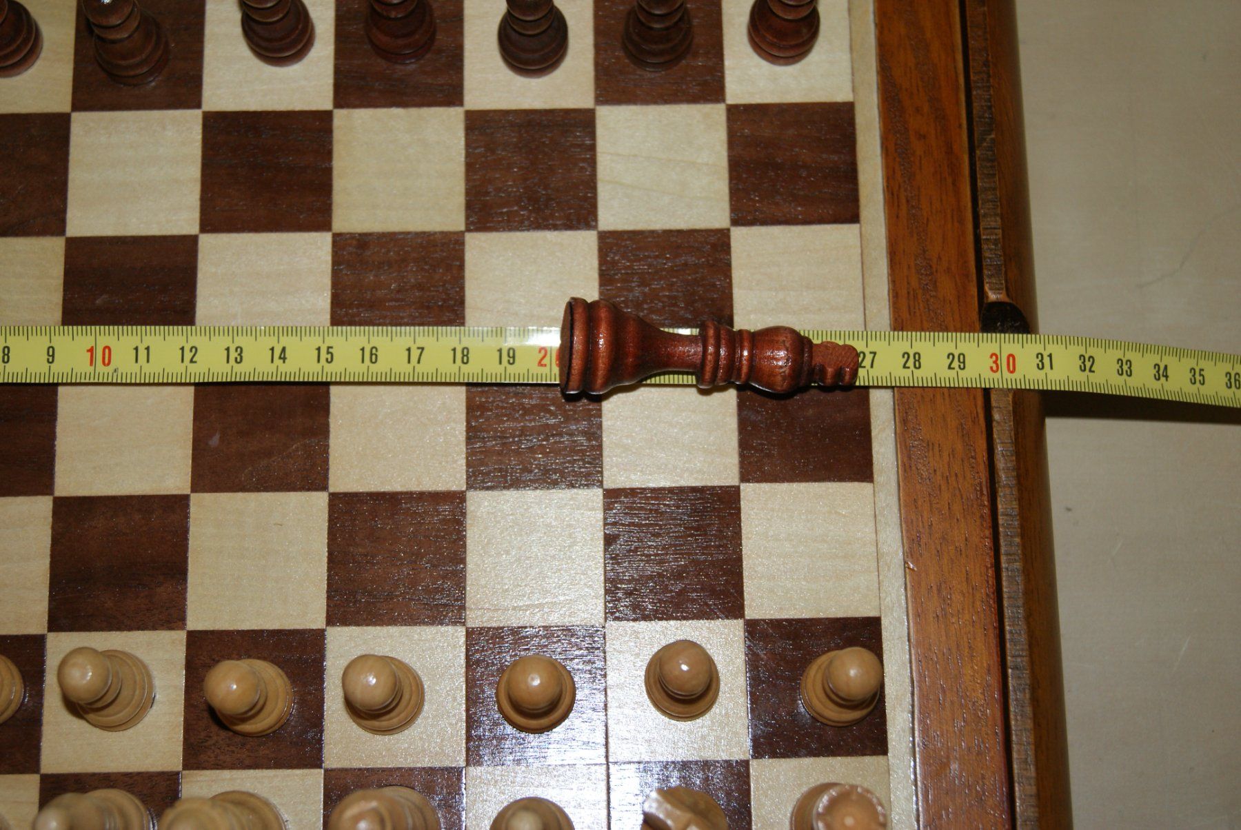 Giochi: Schachbrett-Box mit Figuren aus Holz – Usato da Zürich venduto da Widi1 5