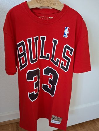 T-shirt Mitchell & Ness Bulls 33 Scottie Pippen rouge 
