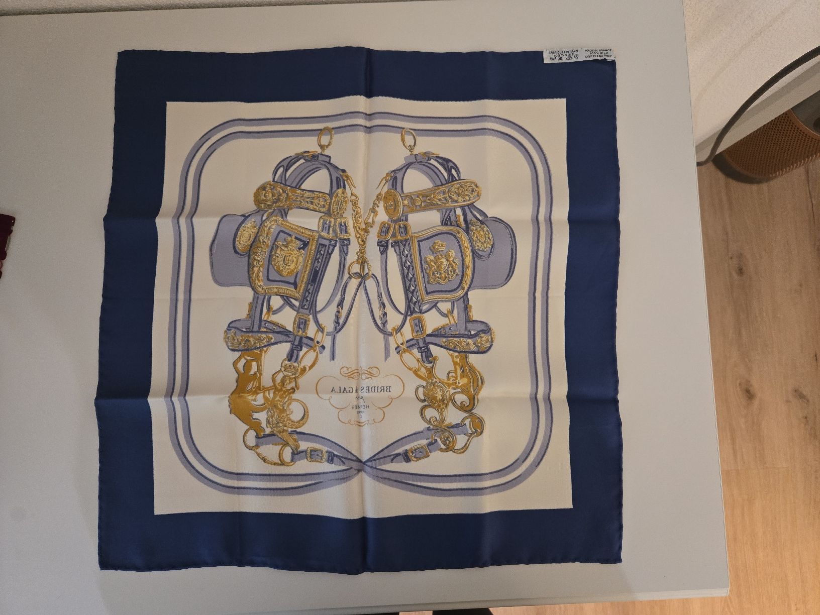 Hermès Foulard & Sciarpe: Seidenschal Hermès "Brides de Gala" – Nuovo (secondo la descrizione) da Weinfelden venduto da lexamo94 3