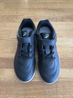 Hallenschuhe Kinder Grösse 30 schwarz NEU