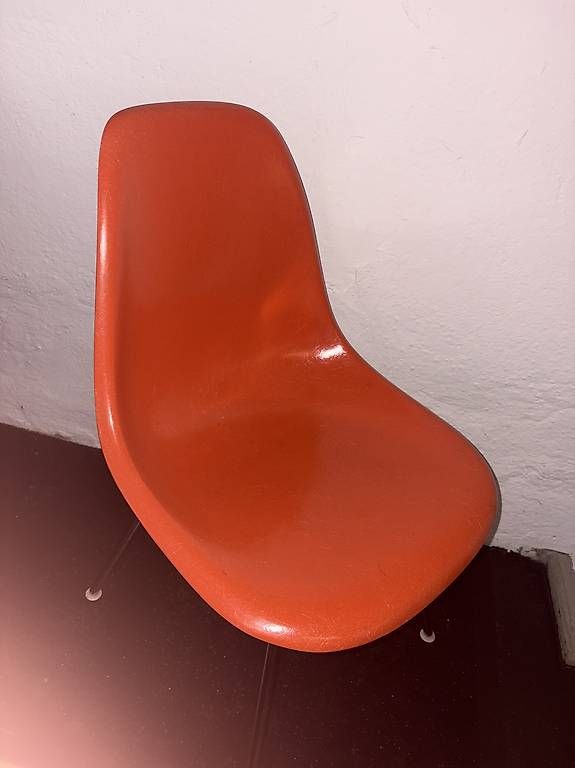 Eames Sedie: Vintage Eames Fiberglass Shell Chair – Usato da Bern venduto da PicPocket 3