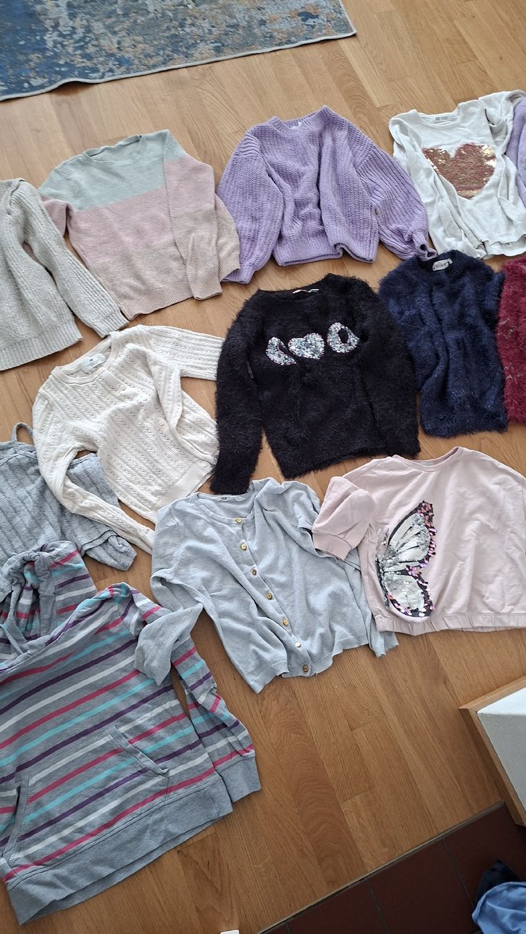Lotti & Set di vestiti: Mädchen Kleiderpaket, Pullis, Shirts, Grösse 122/128 – Usato da Glattpark(Opfikon) venduto da Uthyla 2