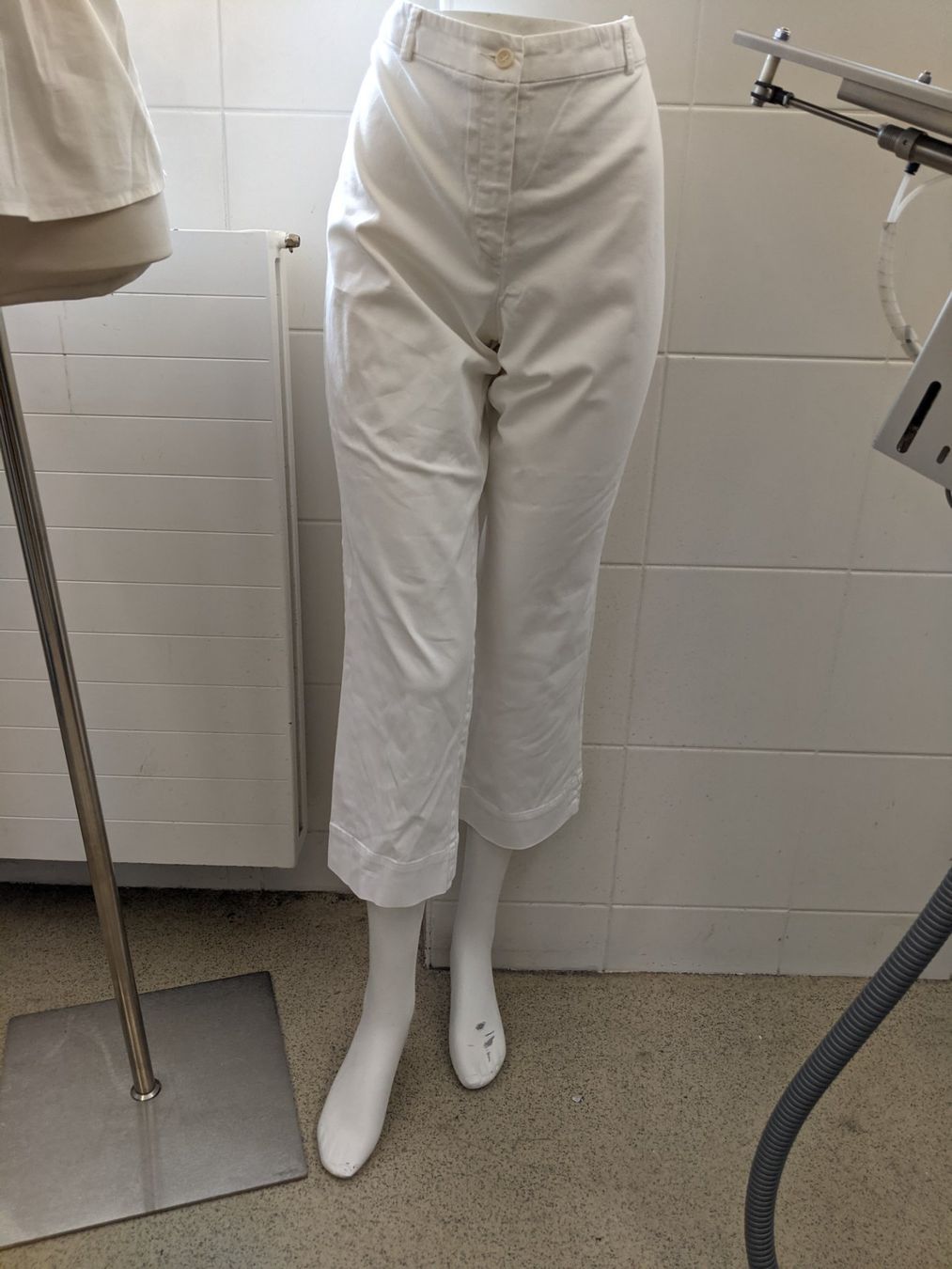 Pantaloni: HIRSCH Damen Hose GR 40 – Usato da Langnau am Albis venduto da Judithsebi