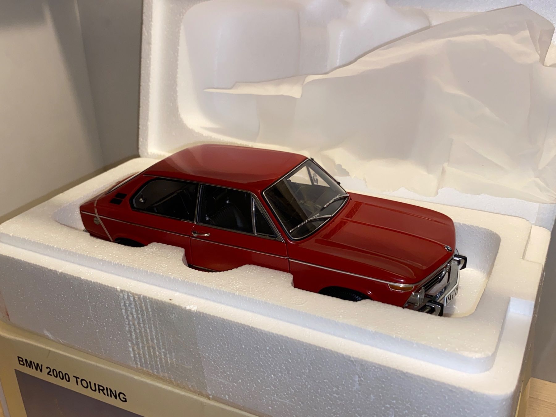 BMW Modellini d'auto: BMW 2000 Touring 1/18 AutoArt Millennium – Nuovo (secondo la descrizione) da Wohlen AG venduto da PrivatSammlung 1