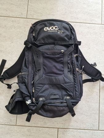 Evoc FR Trail 20l Bikerucksack mit Rückenprotektor, Top!