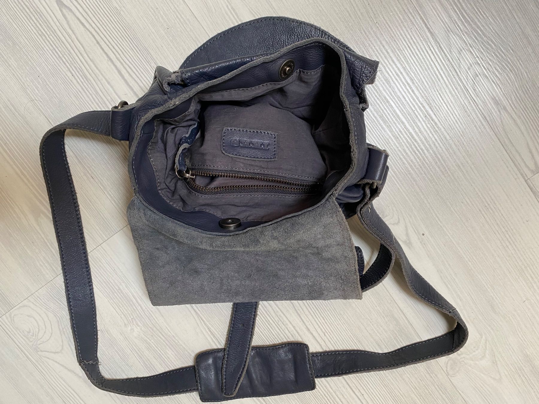 IKKS Taschen für Damen: Blaue Leder-Umhängetasche von IKKS – Gebraucht aus Estavayer-le-Lac von Mimmy02 4