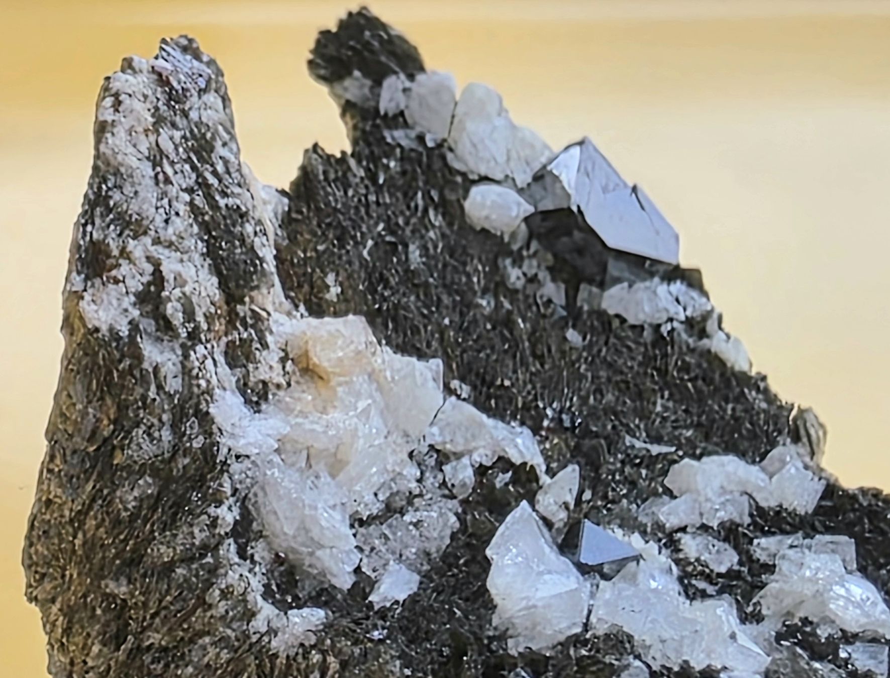 Minerali & Pietre curative: 4x Binntal Spezis. Magnetit - Rutil Pseudomorphose. Calzit. – Usato da Glis venduto da nbu_65ys 5