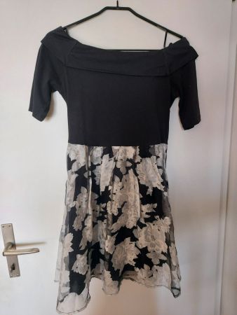 Süsses Kleid mit Blumenmuster von dotti