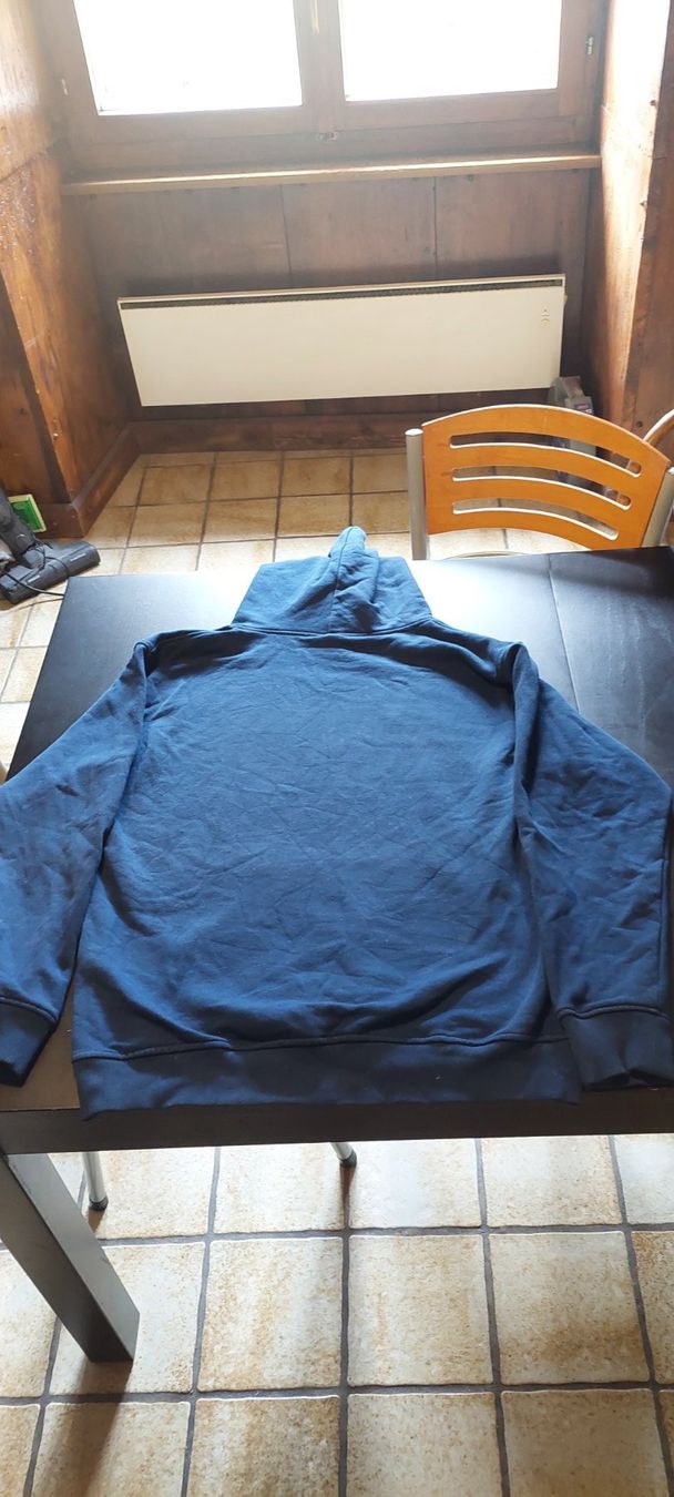 Maglioni & Felpe: Sweatshirt à Capuche - taille L – Usato da Martigny venduto da ValentinClosuit 1