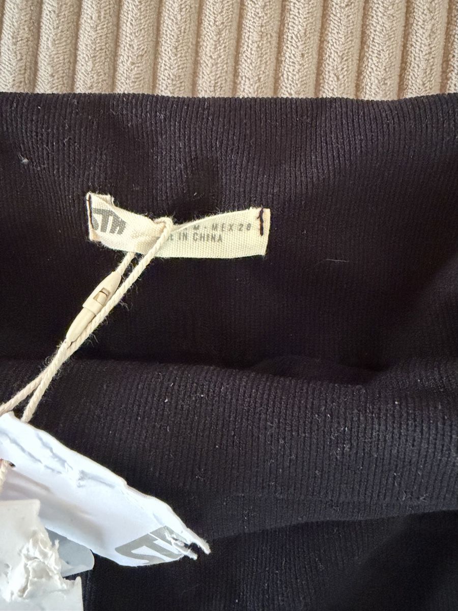 Pantaloni: neuwertige Shorts in Grösse M – Nuovo e nell'imballaggio originale da Recherswil venduto da luca_v 1