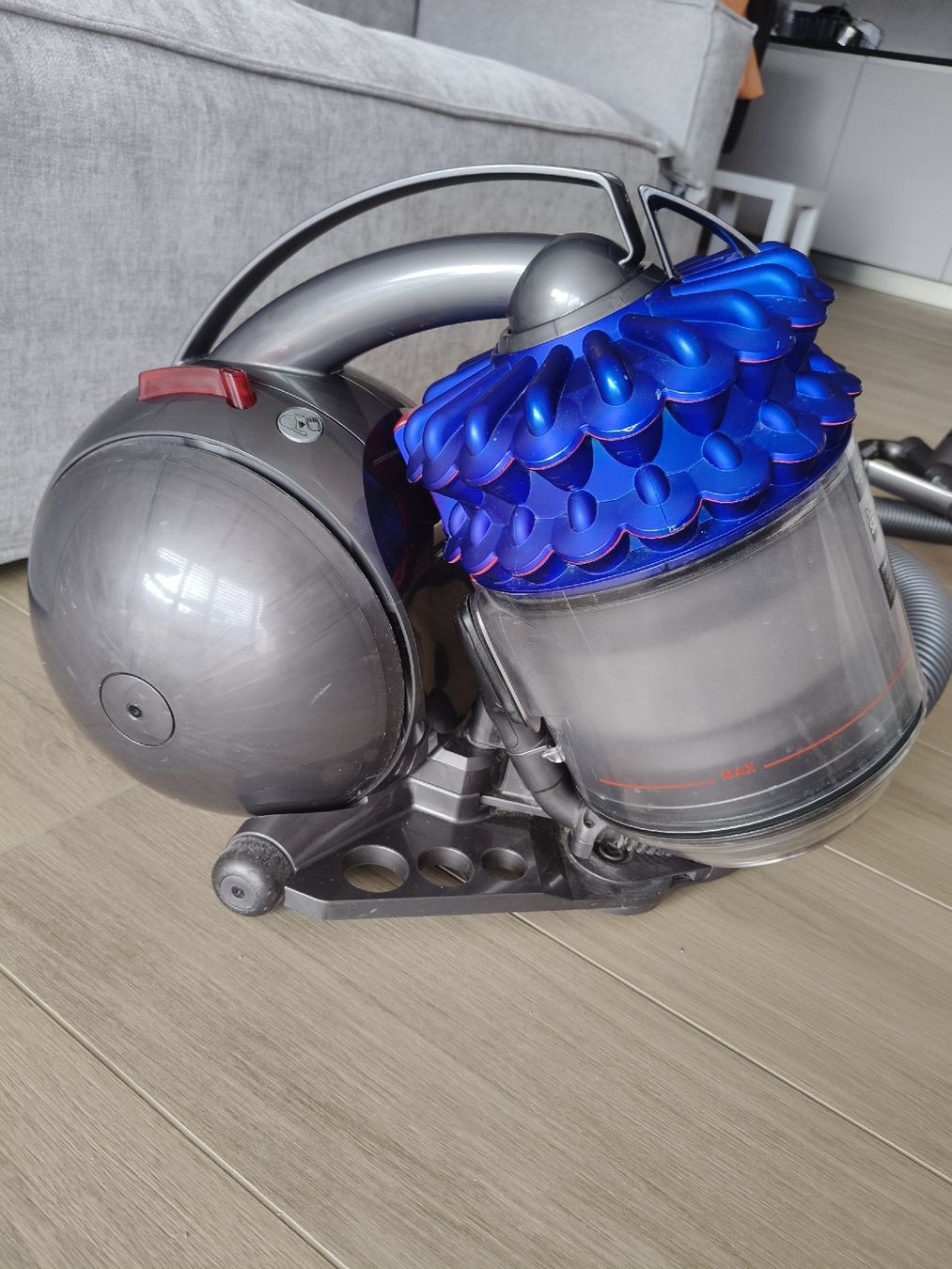 Dyson Aspirapolveri & Accessori: Dyson DC52 Multifloor Cinetic – Usato da Monthey venduto da lesaffairesdecamille 2
