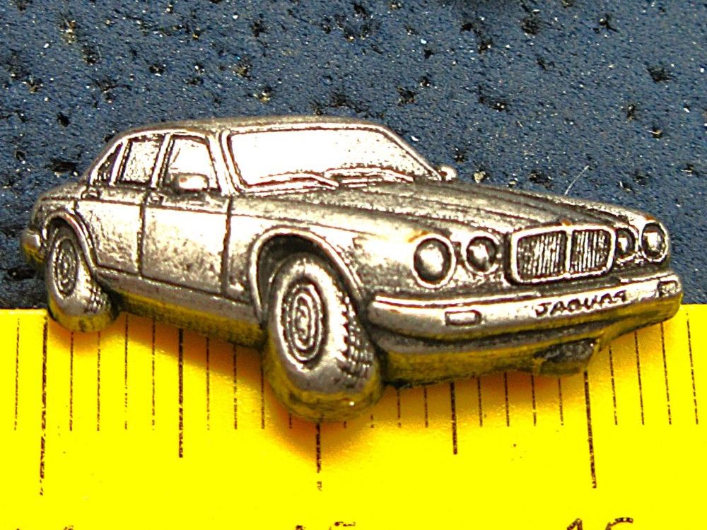 Jaguar Placchette & Badge: JAGUAR AUTO PIN PEWTER 3D-OPTIC MIT SECURITY-CLIP – Usato da Ettingen venduto da Hausi4711 1