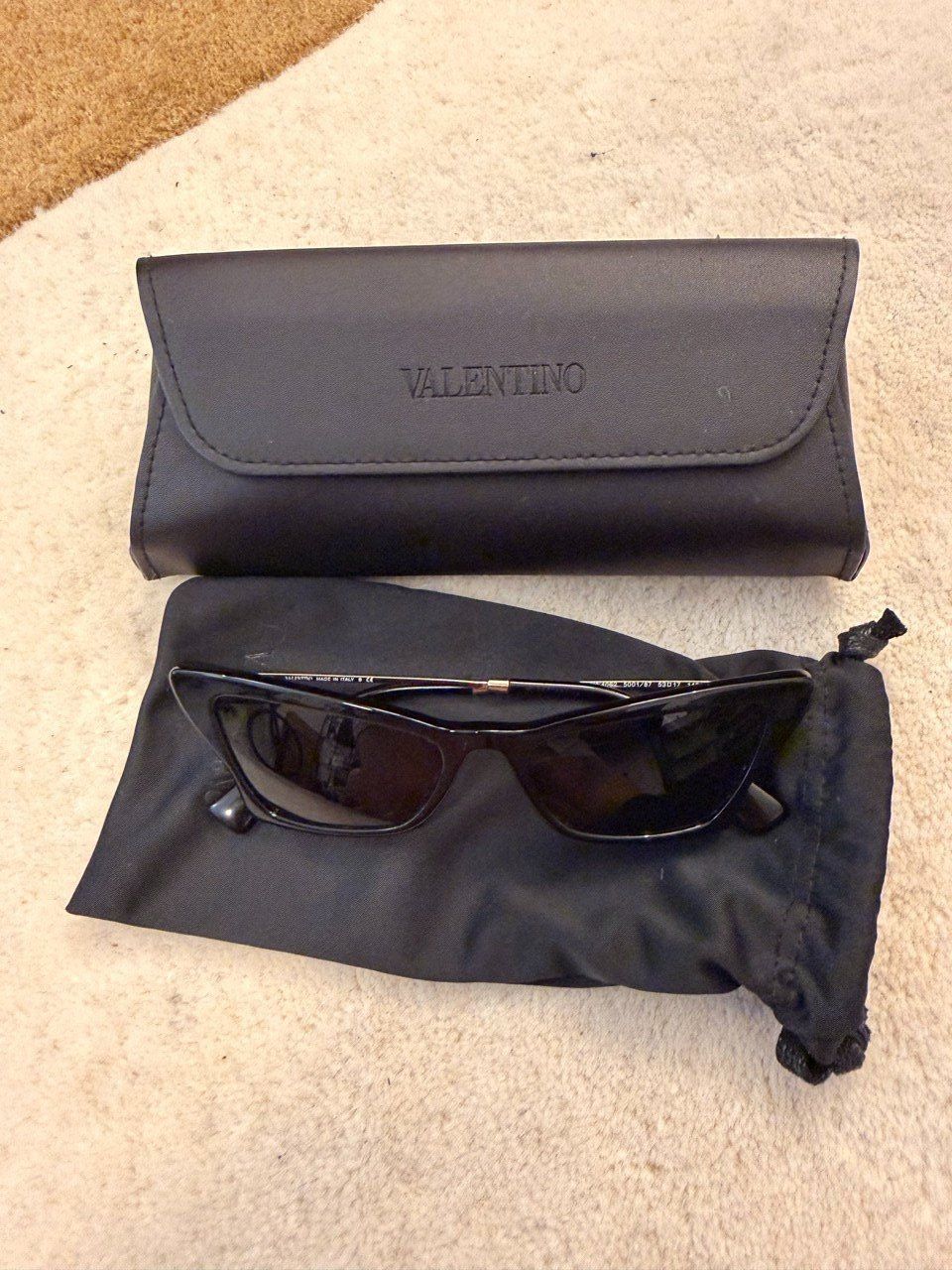 Valentino Brillen & Gläser: Valentino Sonnenbrille inkl. Etui – Neu (gemäss Beschreibung) aus Männedorf von mic_y26r