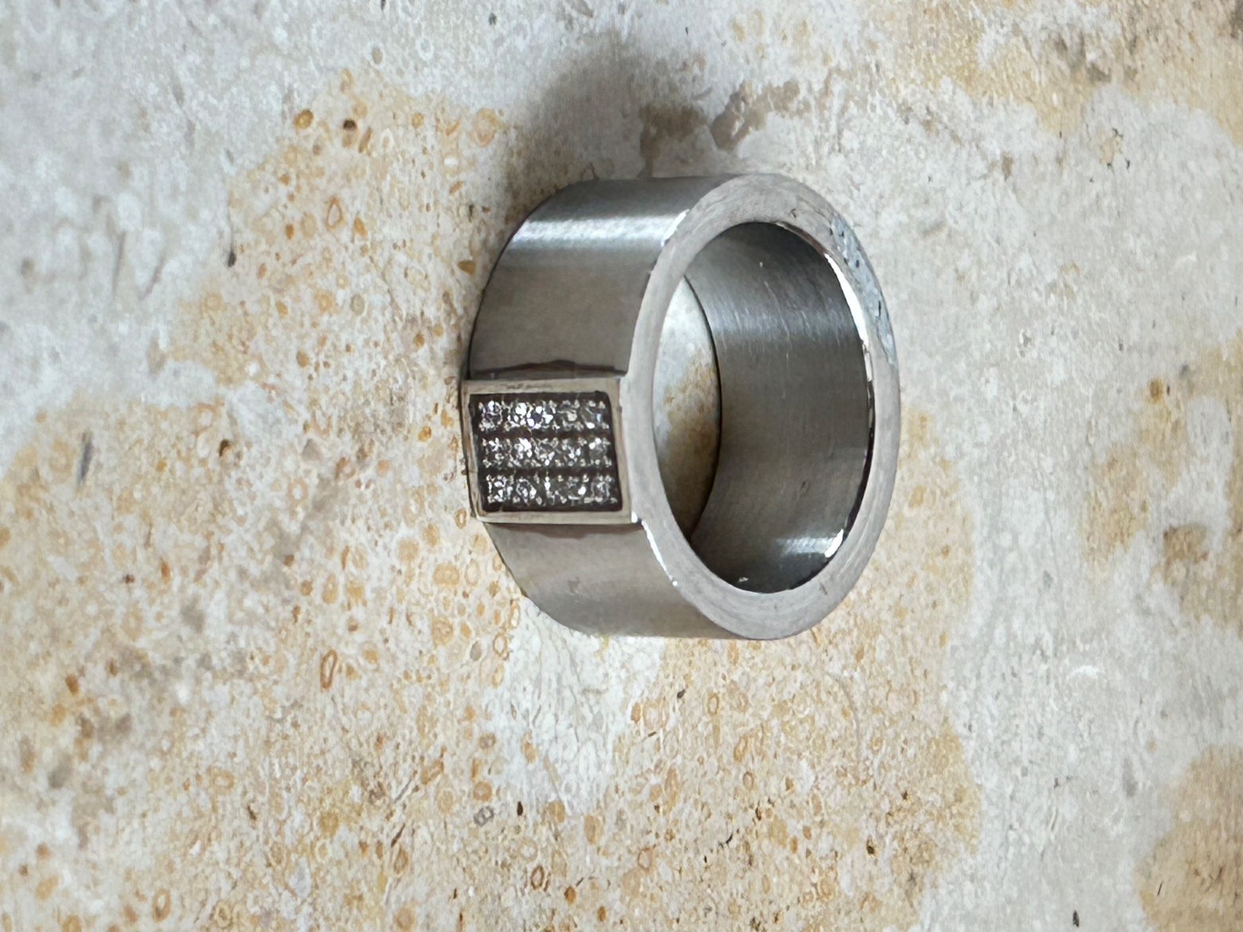 Anelli: Edelstahlring mit Zirkonia, Gr. 55.5 – Usato da Laufen venduto da Bellebellezza 2