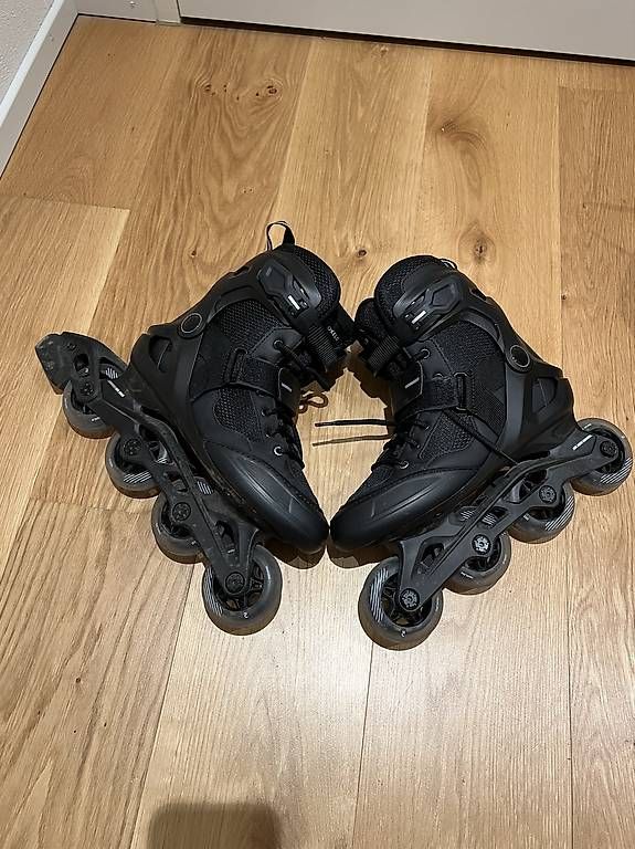 Patins à roul. & inline: Schwarze Inline-Skates / Rollerblades Grösse 40.5 – Neuf avec emballage d'origine à Mühlau par FreshPrince_ 1