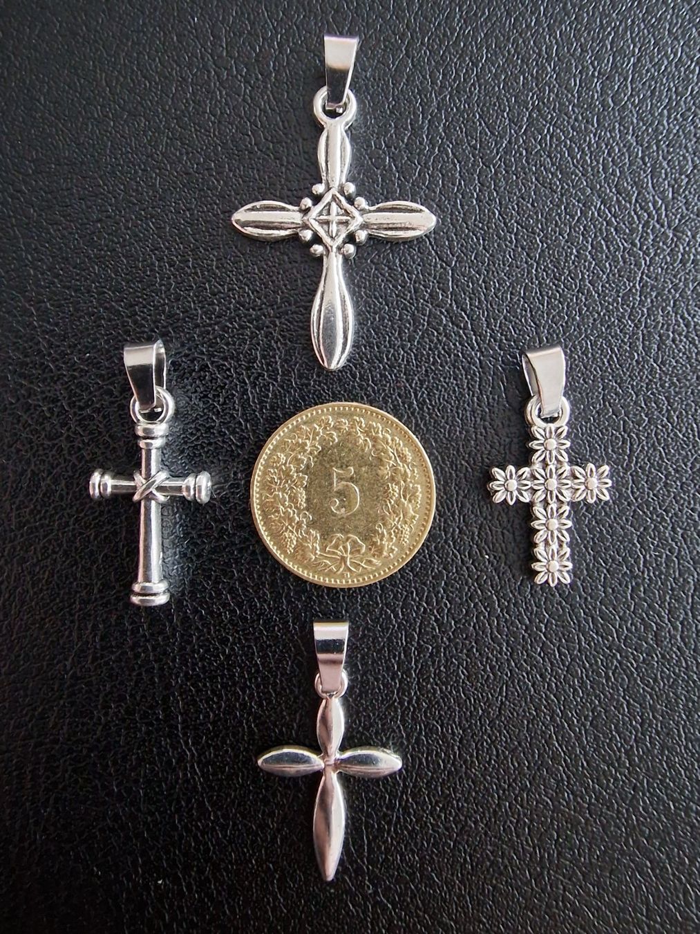 Anhänger: 4 croix argentées, + trèfle à 4 feuilles – Neu und originalverpackt aus Puidoux von mic_c2fh