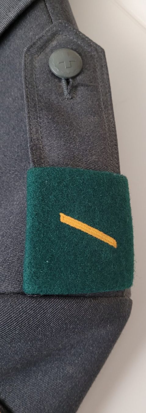 Armée suisse Uniformes: Original Schweizer Panzertruppen-Uniformjacke – D'occasion à Neuhausen am Rheinfall par Restwertvoll 4