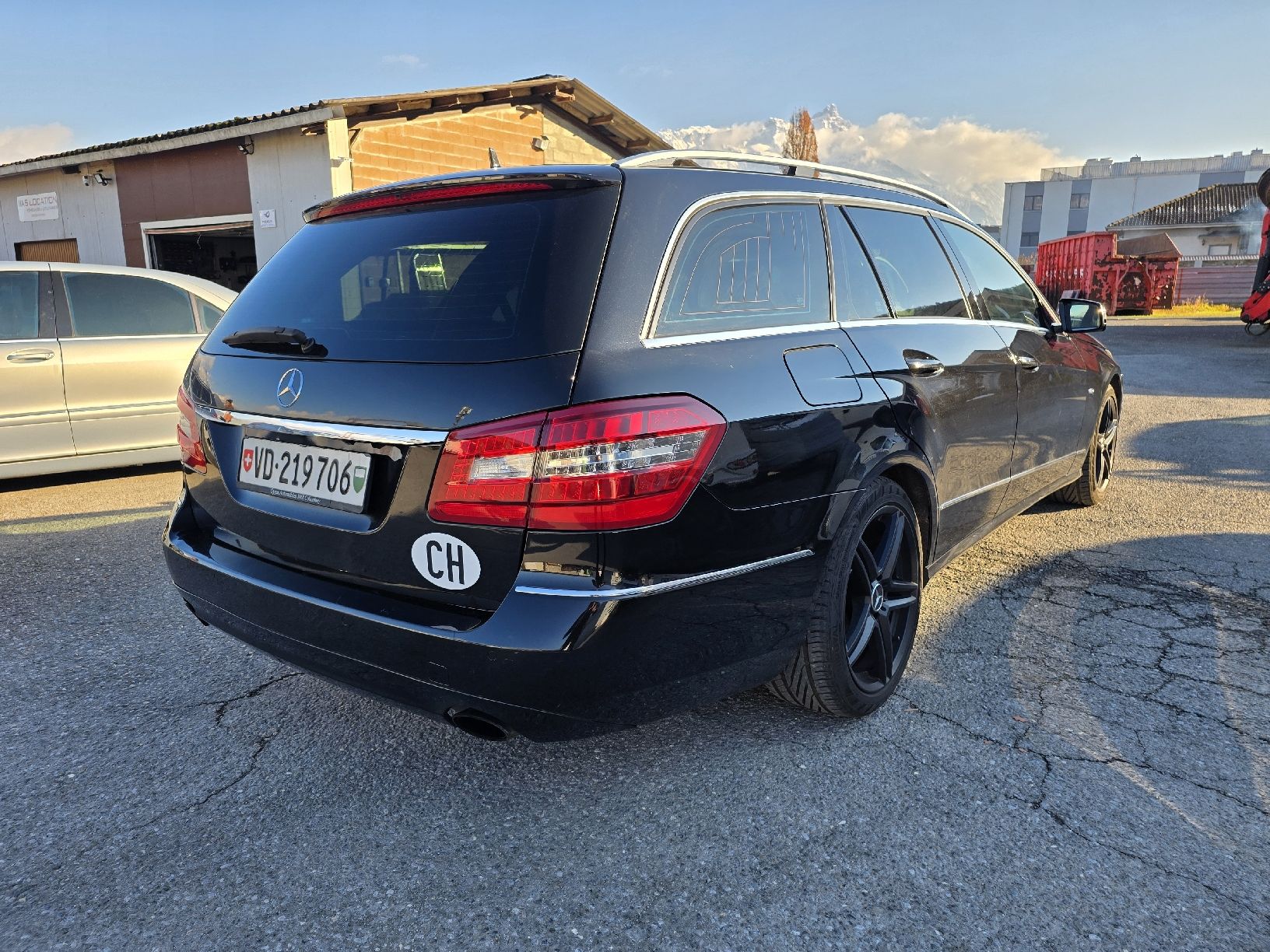 Mercedes-Benz Automobili: Mercedes-benz E350 CDI – Usato da Montreux venduto da PremerlServices 3