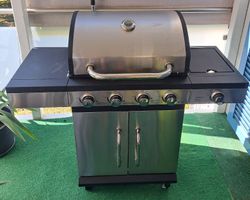 Gasgrill in gutem Zustand