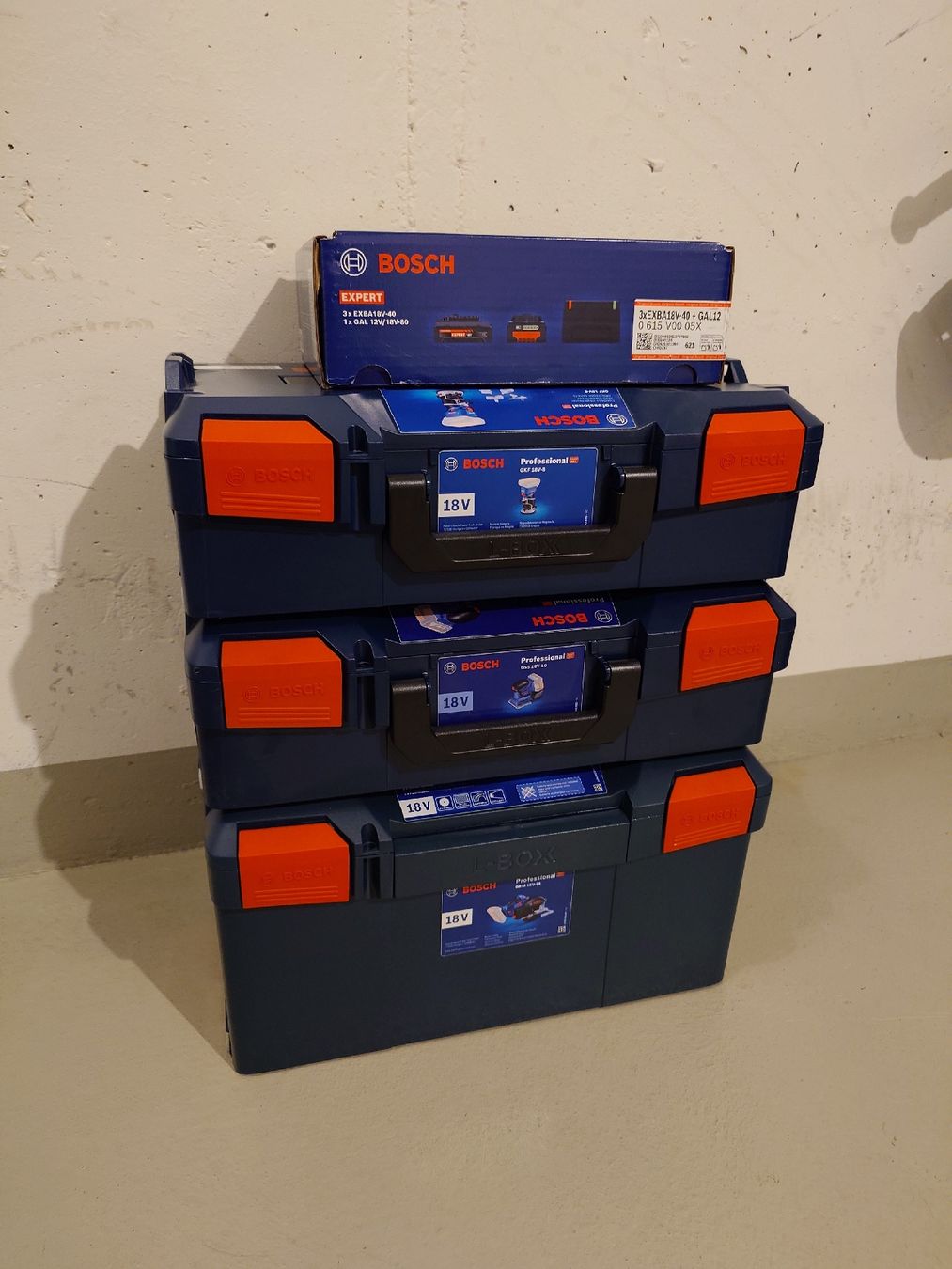 Bosch Smerigliatrici & Lucidatrici: Bosch GSS 18V-10 Akku-Schwingschleifer - Neu – Nuovo e nell'imballaggio originale da Abtwil SG venduto da Ruwn 2