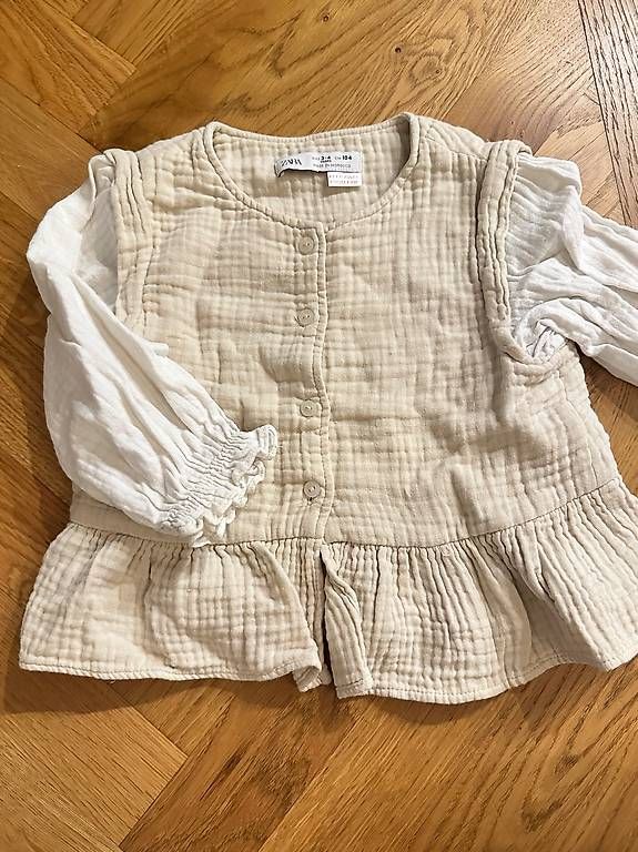 Camicette, T-shirt & Top: Bluse Gr. 104 – Usato da Luzern venduto da len_s95k