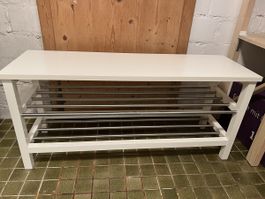 IKEA TJUSIG: Bank mit Schuhgestell
