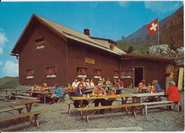 Engelberg, Brunnihütte, Terrasse belebt um 1970