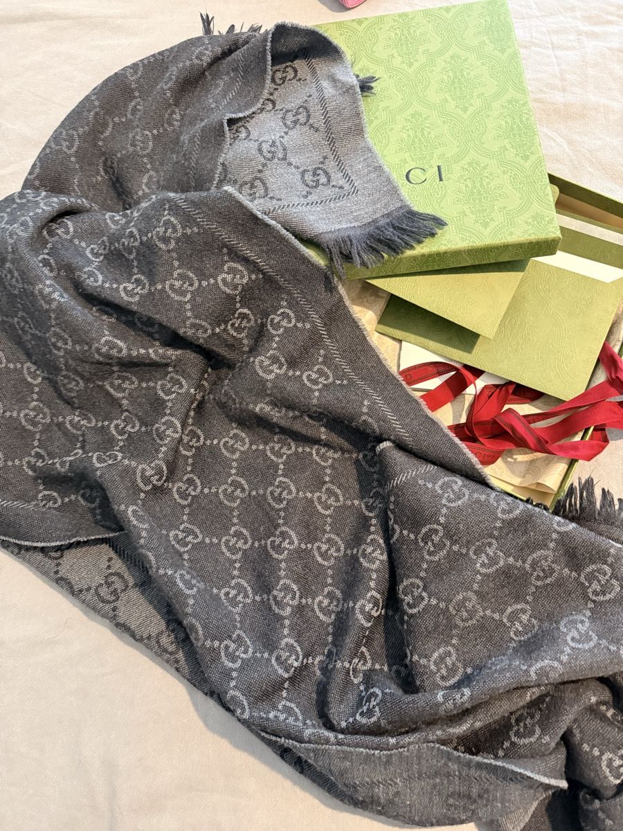 Gucci Foulards, Tücher & Schals: Écharpe Gucci  – Gebraucht aus Monthey von van_jbc7 2