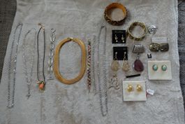 1 schönes 25 teiliges Modeschmuck Set