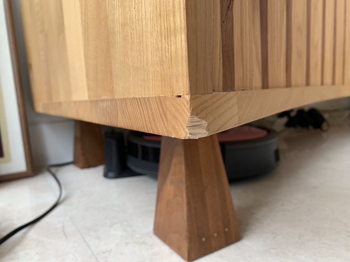 Mobili TV: Solid Wood TV Stand - Modern Design, Excellent Condition – Usato da Meierskappel venduto da starrla 2