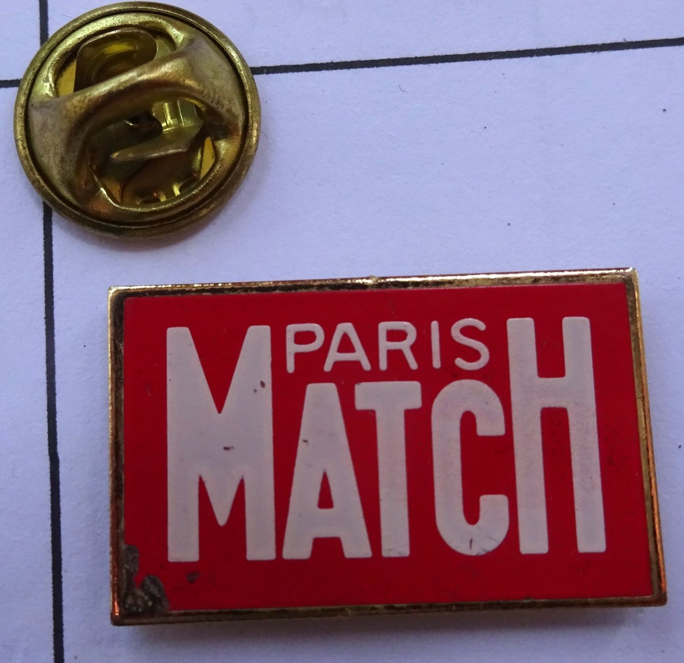 Plaquettes & Badges: Pin MATCH  Paris – D'occasion à Utzenstorf par BUtter81