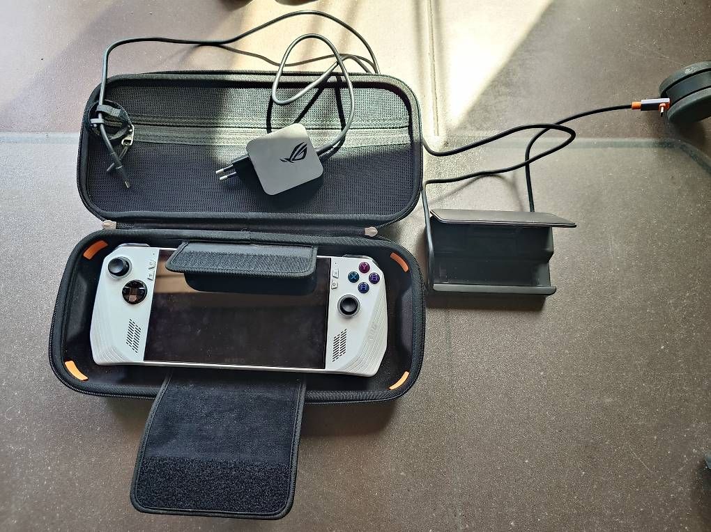 Asus Console: ROG Ally X Z1 Extreme mit Dock & Case – Usato da Frauenfeld venduto da max_8259 1