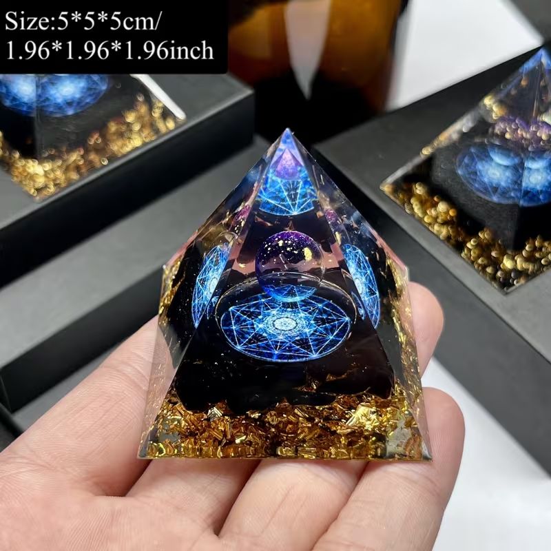 Minerali & Pietre curative: Handgefertigte Orgonit-Pyramide mit natürlichen Obsidian-Spl – Nuovo e nell'imballaggio originale da stans venduto da Kapferdesign 2