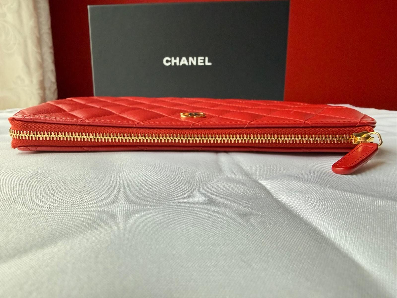 Chanel Taschen: Chanel Pochette aus rotem Kalbsleder – Neu (gemäss Beschreibung) aus Oberarth von SSS. 5