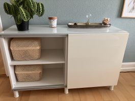 IKEA Besta Sideboard mit Schiebetür, hochglanz-weiss