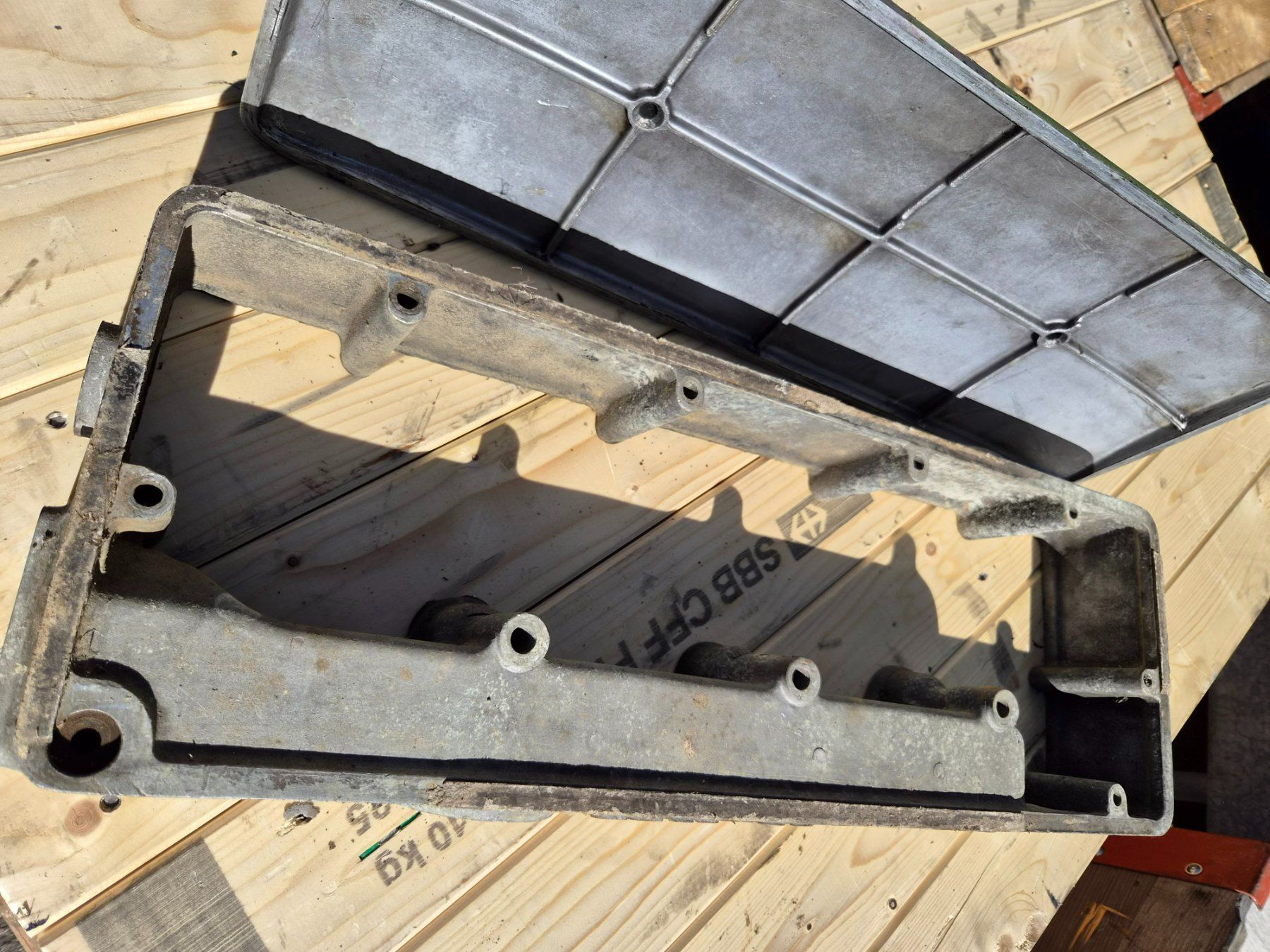 Hürlimann Trattori: Hürlimann Oldtimer Traktor Ventildeckel zu Motor D100 – Usato da Dürnten venduto da Bachtel84 4