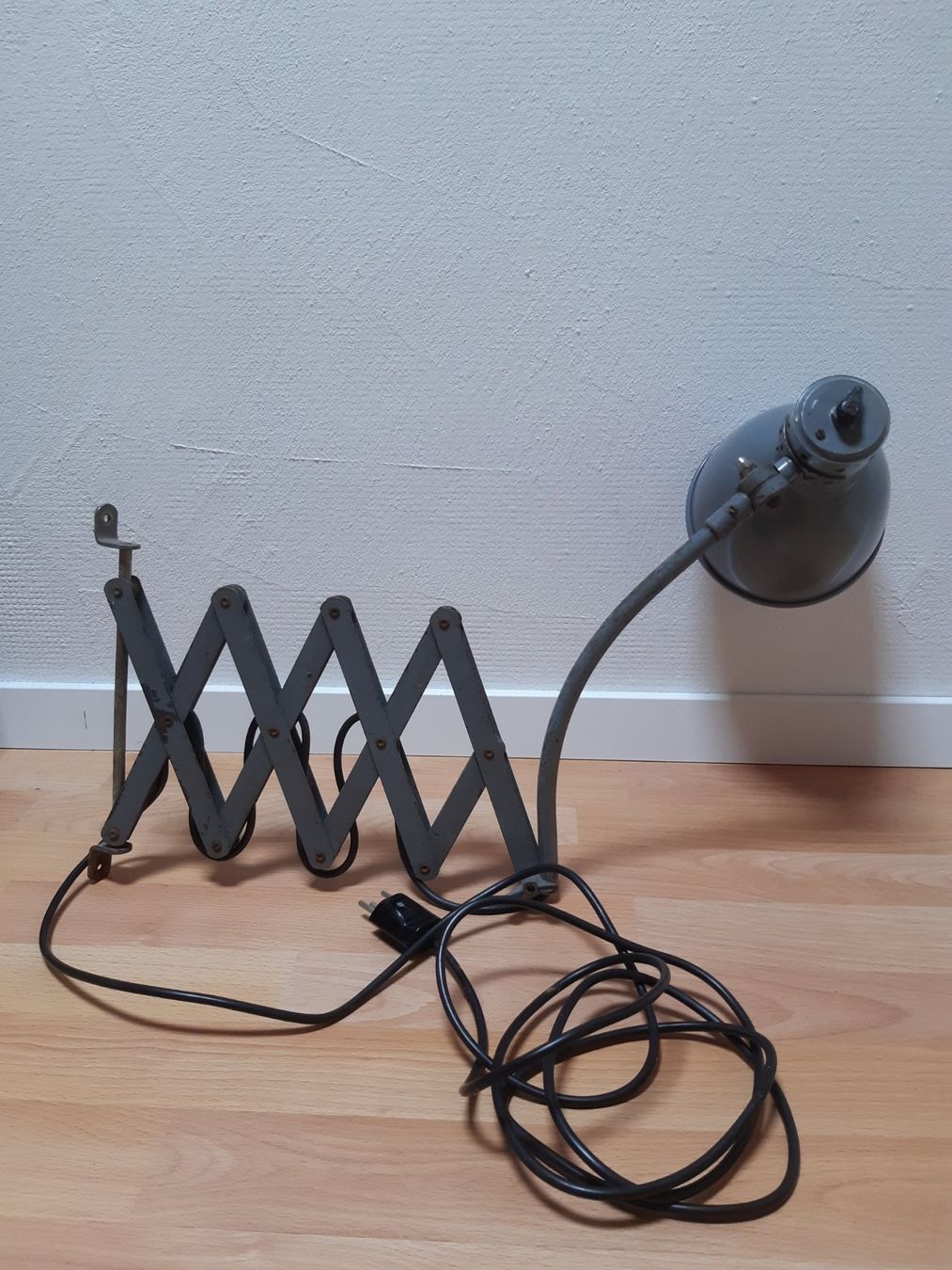 Lampade: Scherenlampe, vintage, grau – Usato da Lumino venduto da Onyxrocks 1