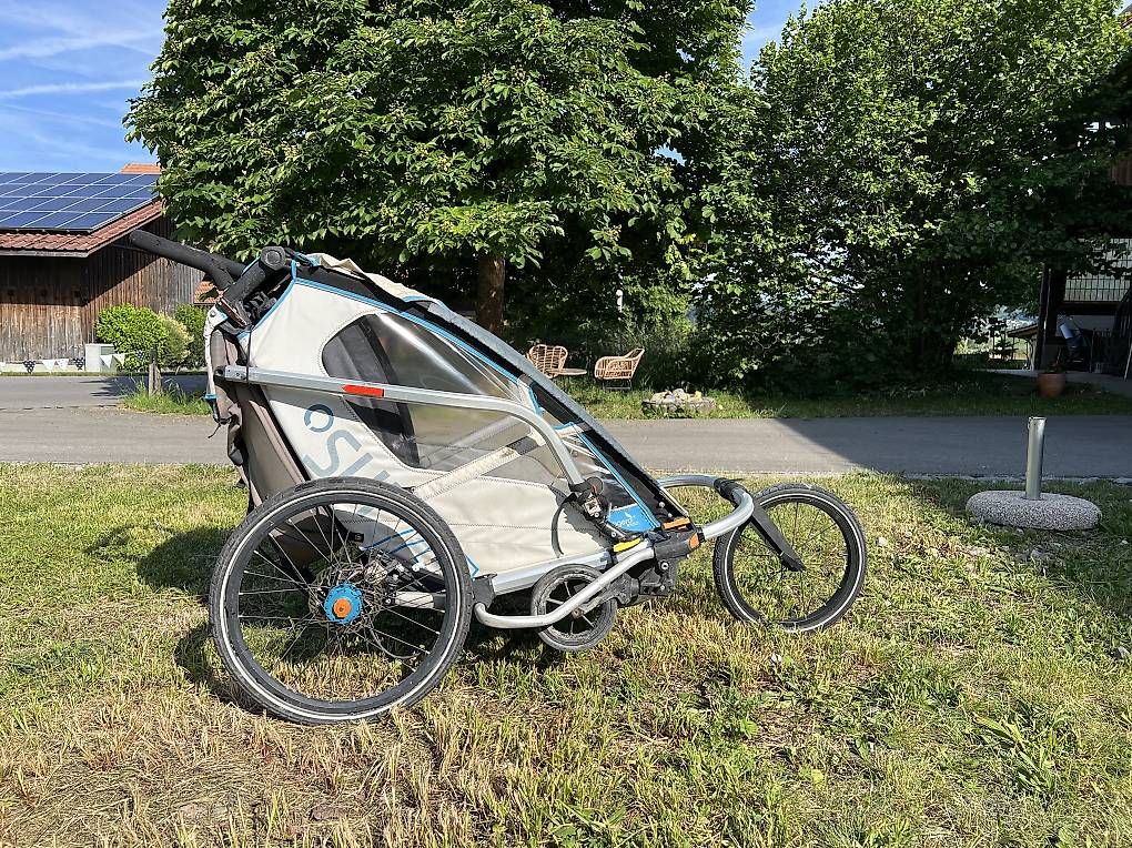 Rimorchi: Leggero Enso inkl. Joggerset – Usato da Jegenstorf venduto da mdoerig87