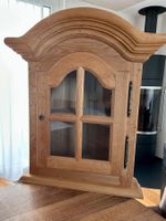 Massive Eckvitrine (Gänterli) im Landhausstil
